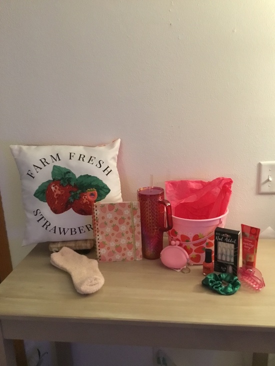 Other - Strawberry Collection 11 Piece